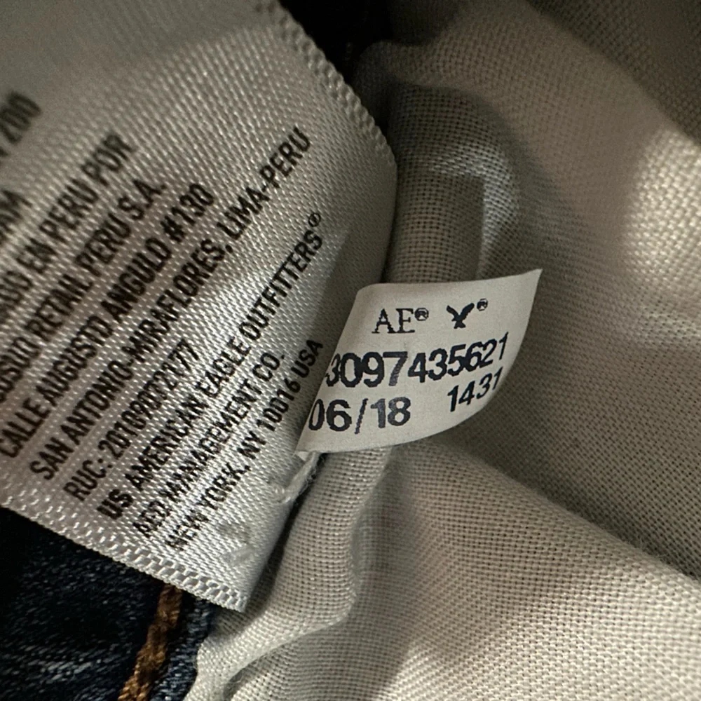 American Eagle Outfitters Blue Jeans - Picture 8 of 8